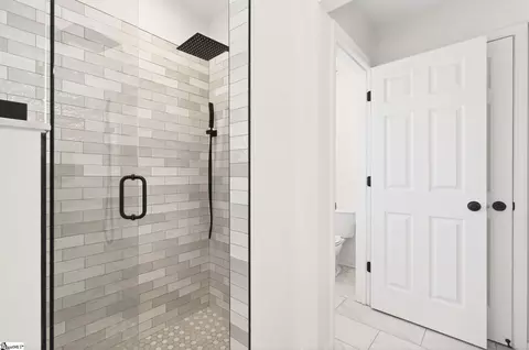 Bath - 9 Blanton Ln, Greer, SC 29650 photo 6 of 9
