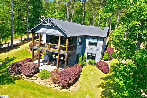 366 Hideaway Cove Dr, Seneca, SC 29672