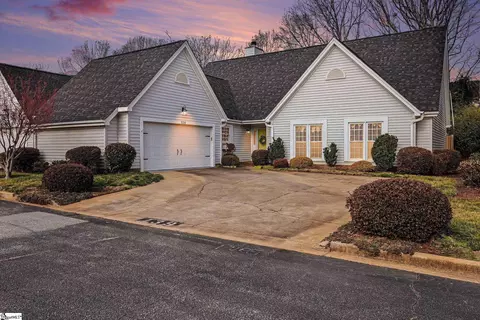 139 Forest Lake Dr, Simpsonville, SC 29681