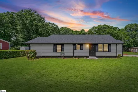 141 Edge St, Wellford, SC 29385