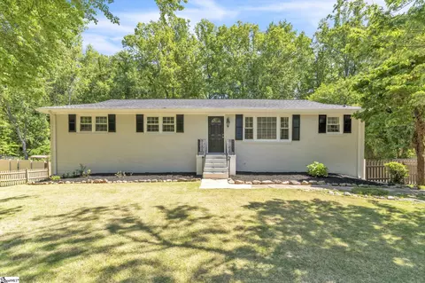 15 Longmeadow Rd, Taylors, SC 29687