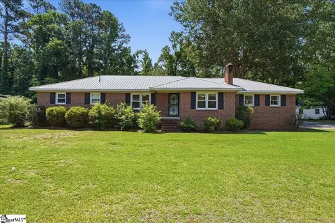 208 Skyland Dr, Clinton, SC 29325