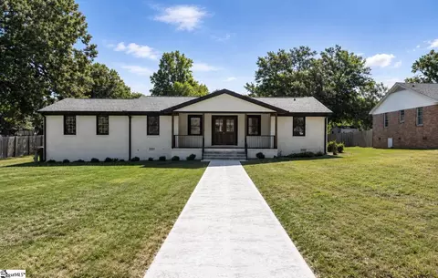 204 Woodfield Ave, Fountain Inn, SC 29644