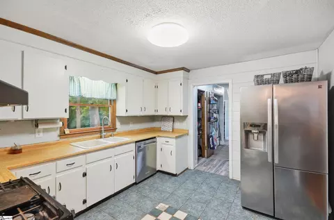 Kitchen - 224 Two Notch Trl, Easley, SC 29642 photo 3 of 3
