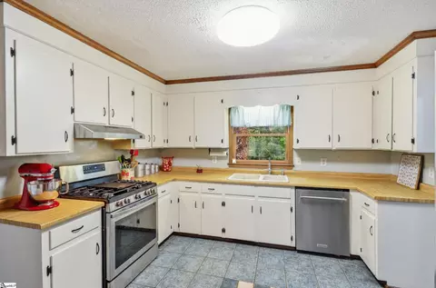 Kitchen - 224 Two Notch Trl, Easley, SC 29642 photo 2 of 3