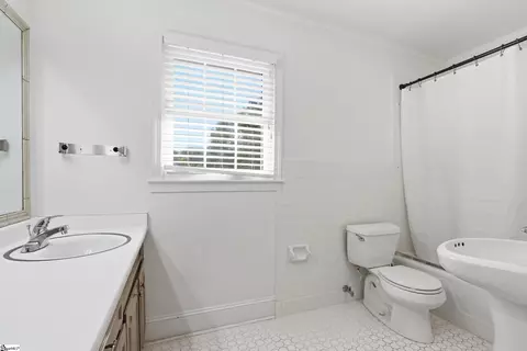 Bath - 500 Laurel Rd, Easley, SC 29642 photo 1 of 2