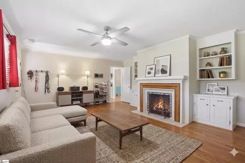 Living - 500 Laurel Rd, Easley, SC 29642 photo 4 of 6
