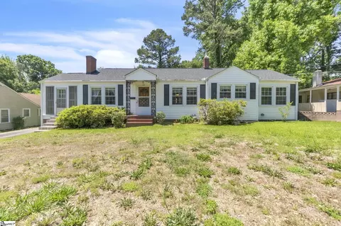 621 Church St, Laurens, SC 29360