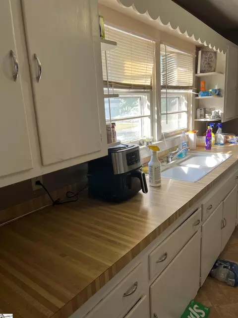 Kitchen - 106 Dacus St, Williamston, SC 29697 photo 3 of 4