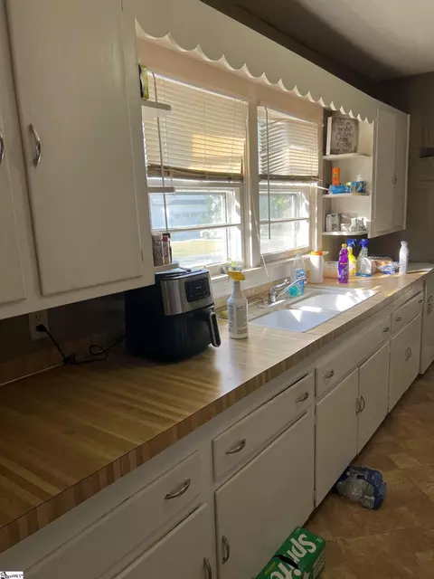 Kitchen - 106 Dacus St, Williamston, SC 29697 photo 2 of 4