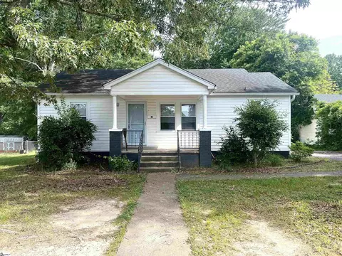 301 Edgewood Ave, Belton, SC 29627