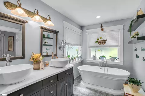 Bath - 211 Tripp St, Williamston, SC 29697 photo 1 of 5