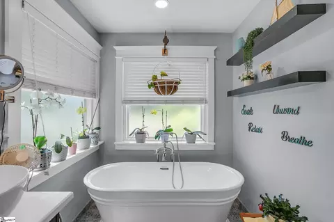 Bath - 211 Tripp St, Williamston, SC 29697 photo 4 of 5