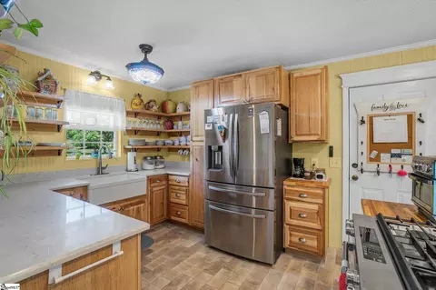 Kitchen - 211 Tripp St, Williamston, SC 29697 photo 5 of 5