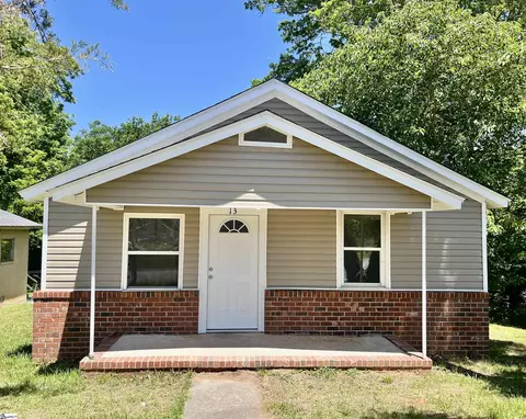 13 Clark St, Laurens, SC 29360