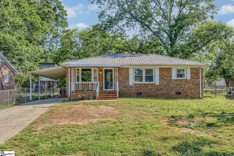109 Center Dr, Greer, SC 29651