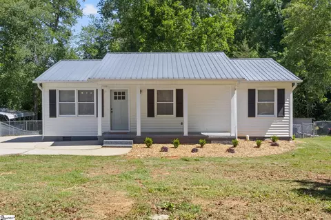 335 Pinonwood Dr, Simpsonville, SC 29680