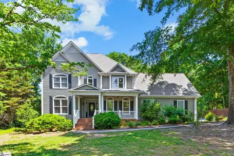 203 Country Club Dr, Laurens, SC 29360