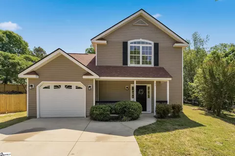 52 Uneeda Dr, Greenville, SC 29605
