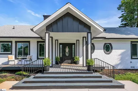 305 Waters Rd, Taylors, SC 29687
