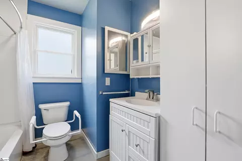 Bath - 205 E C Ave, Easley, SC 29640 photo 1 of 1
