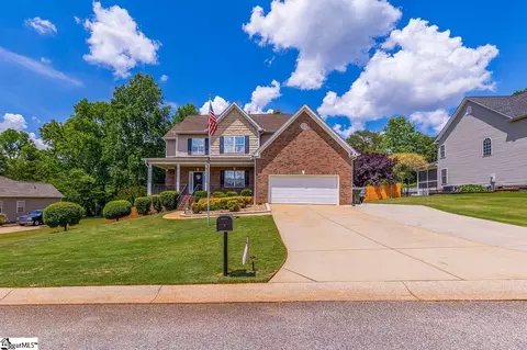 104 Laughing Tree Ct, Fountain Inn, SC 29644
