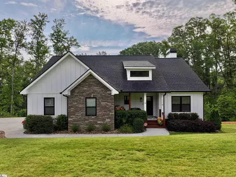 118 Squirrel Pt, Six Mile, SC 29682