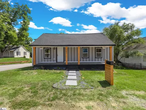 605 Gray St, Woodruff, SC 29388