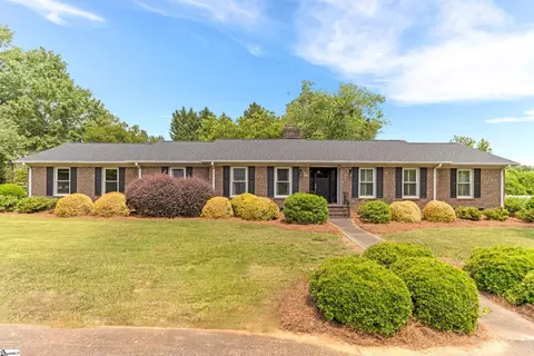 101 Lancelot Dr, Simpsonville, SC 29681