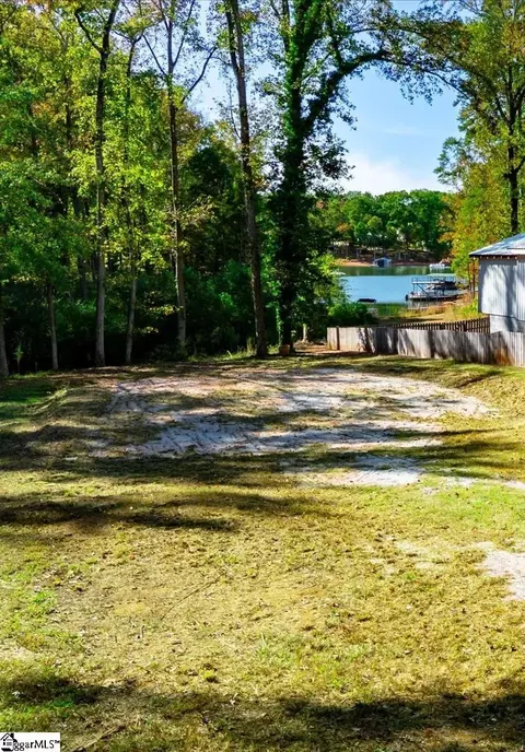 351 Lakewood Dr, Townville, SC 29689