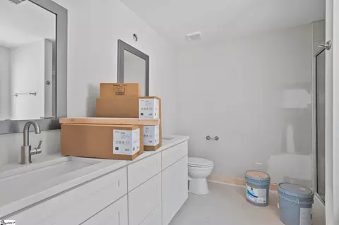 Bath - 213 Buckingham Rd, Duncan, SC 29334 photo 2 of 2