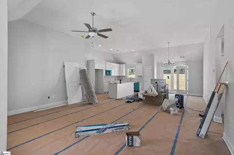 Entry Way - 213 Buckingham Rd, Duncan, SC 29334 photo 2 of 3