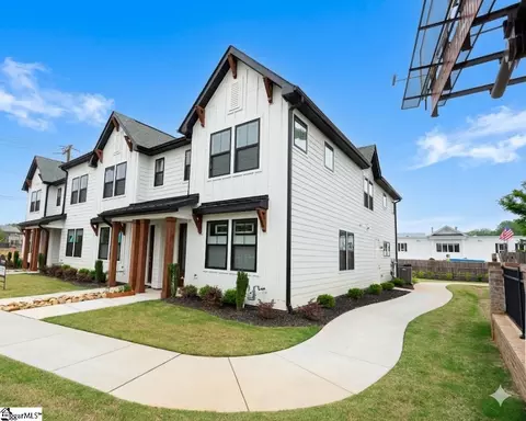 1192 N Pleasantburg Dr, Greenville, SC 29607