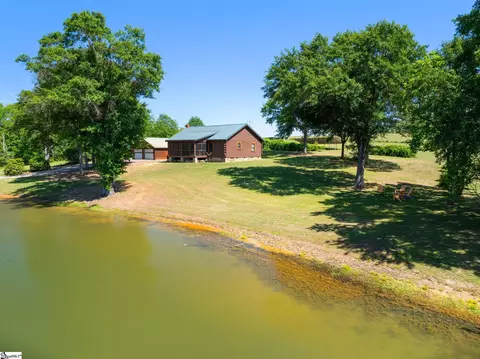 425 Cooper Bridge Rd, Woodruff, SC 29388