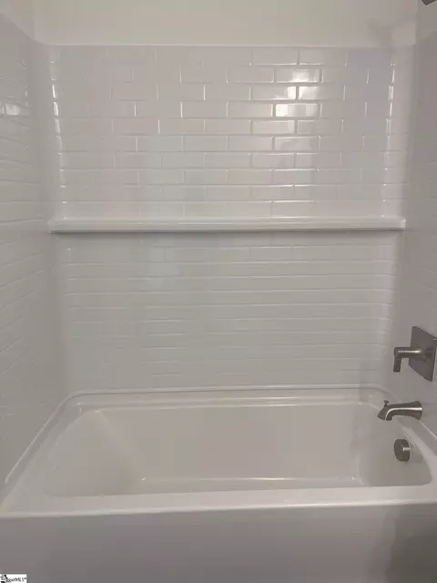 Bath - 19 Halsey St, Central, SC 29630 photo 1 of 6