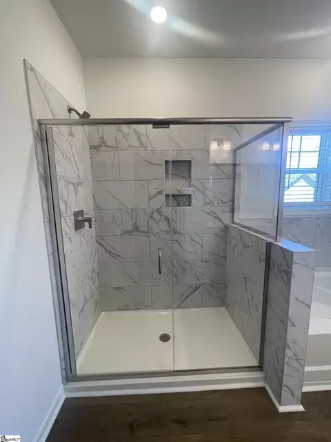 Bath - 19 Halsey St, Central, SC 29630 photo 4 of 6