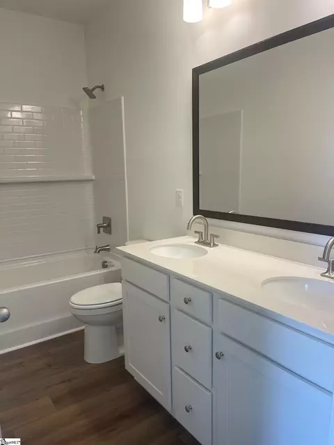 Bath - 19 Halsey St, Central, SC 29630 photo 2 of 6