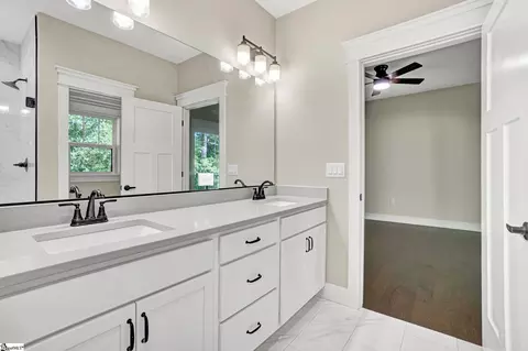 Bath - 892 Chrenshaw St, Pendleton, SC 29670 photo 3 of 4