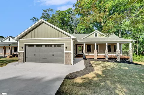 892 Chrenshaw St, Pendleton, SC 29670