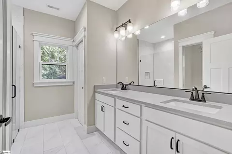 Bath - 892 Chrenshaw St, Pendleton, SC 29670 photo 2 of 4