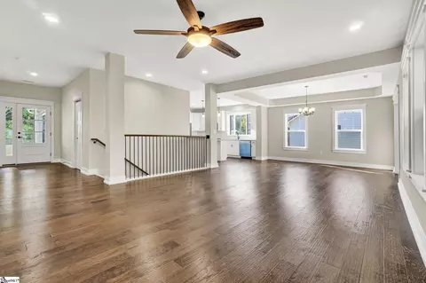 Living - 892 Chrenshaw St, Pendleton, SC 29670 photo 2 of 3