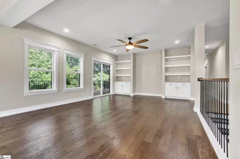 Living - 892 Chrenshaw St, Pendleton, SC 29670 photo 3 of 3