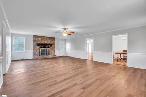 Living - 511 Clarendon Dr, Easley, SC 29642 photo 3 of 4