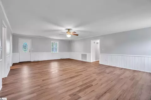 Living - 511 Clarendon Dr, Easley, SC 29642 photo 1 of 4