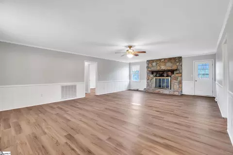 Living - 511 Clarendon Dr, Easley, SC 29642 photo 4 of 4