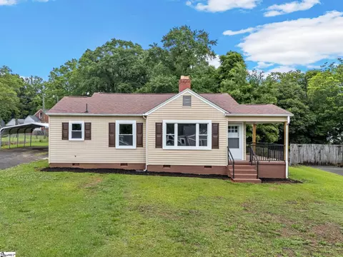 714 Holmes St, Gaffney, SC 29341
