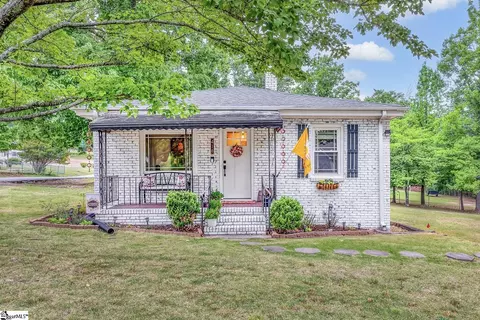 416 W Belvue Rd, Greenville, SC 29609
