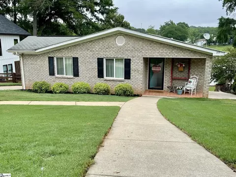 155 Lakeview Dr, Inman, SC 29349