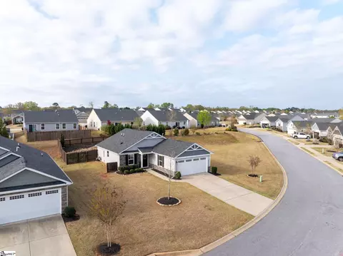 402 Edgehill Ct, Greenville, SC 29617