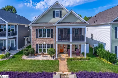 902 Blue Moon St, Taylors, SC 29687